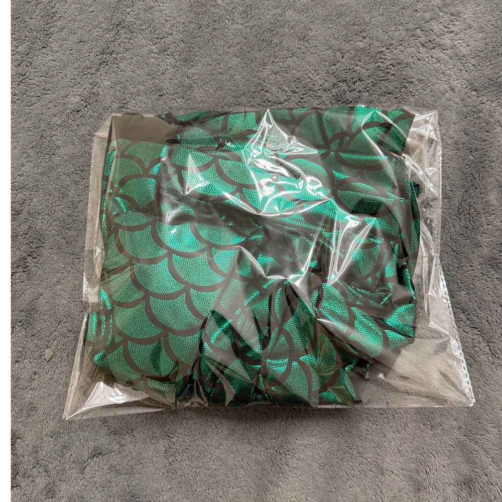 Mermaid Fish Scale Women skirt XL Green Pleated Flared mini skirt NWOT Metallic - Picture 4 of 6